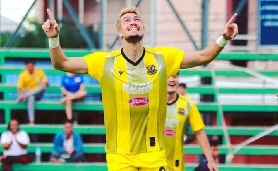 Atacante diz que futebol tailandês é 'muito mais técnico' que o Brasileirão