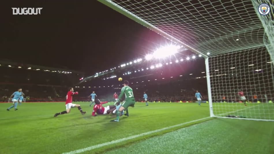 Veja grandes defesas de Ederson no clássico de Manchester