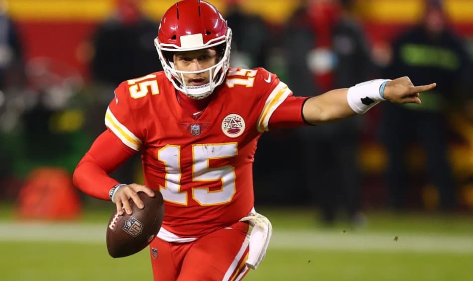 Corrida pelo MVP: Patrick Mahomes ruma ao segundo prêmio da carreira; Aaron Rodgers assume vice-liderança
