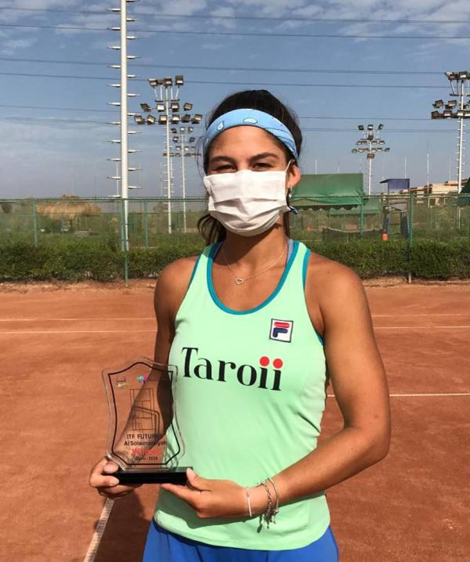 Carol Meligeni encerra temporada com título no Egito e chave de ouro