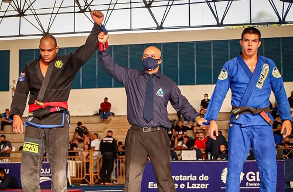 Pedro Moura brilha e fatura ouro duplo no Sul Americano da FBJJ; Six Blades é campeã por equipes