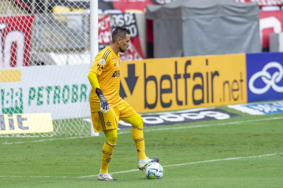 Diego Alves vai mesmo sair? Veja 20 goleiros interessantes e viáveis para o Flamengo em 2021
