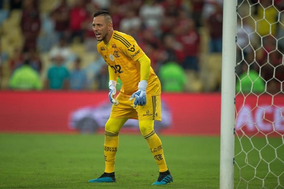 Diego Alves, ‘namoro antigo de Jorge Jesus’, interessa ao Benfica, informa jornal português