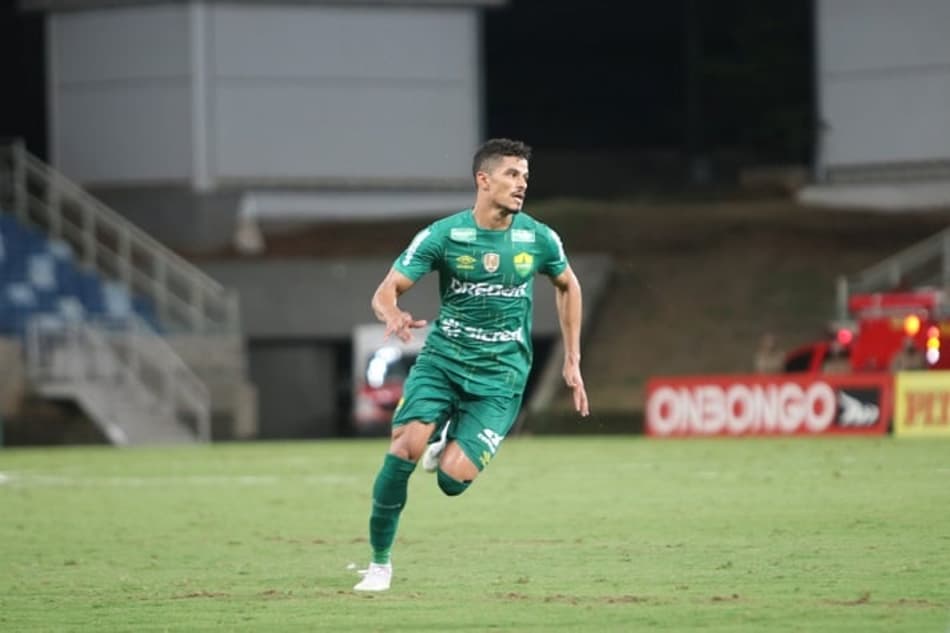 Lateral do Cuiabá quer vitória sobre o Oeste para retomar série positiva