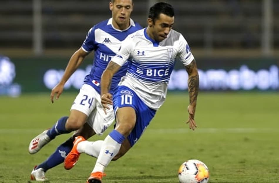 Com gol no último minuto, Vélez elimina Universidad Católica e passa de fase