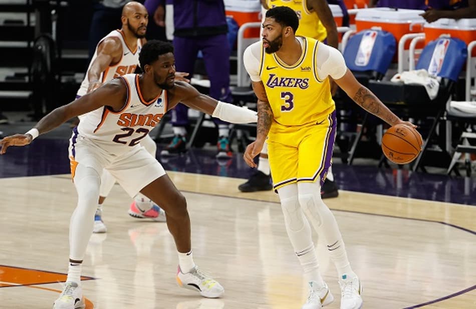 Anthony Davis brilha e Lakers encerra pré-temporada invicto