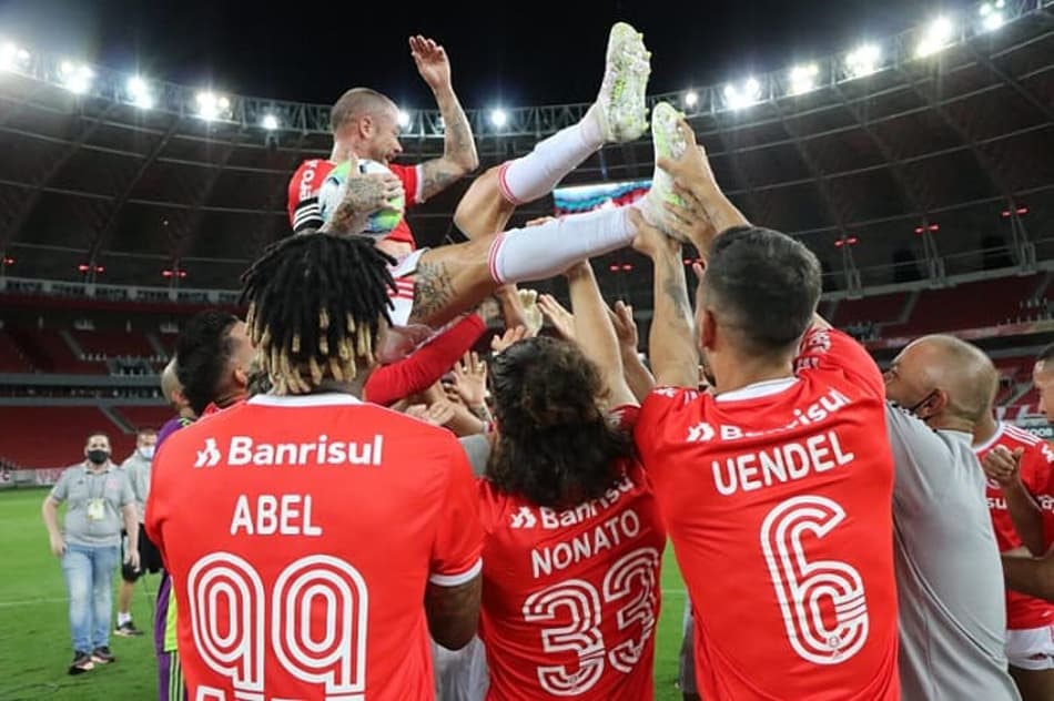 Clima de emoção é visto após vitória do Internacional com despedida de D’Alessandro