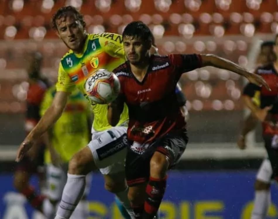 Com primeiro tempo agitado, Ituano e Brusque apenas empatam