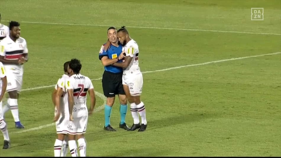 VÍDEO: Ituano acusa árbitro de comemorar com jogadores a vitória do Santa Cruz pela Série C; veja!