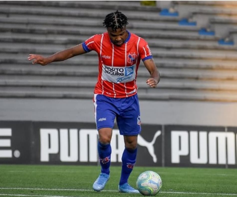 Aos 27 anos, jogador morre após acidente em período de descanso