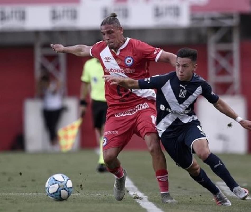 Argentino: Independiente ajuda Boca e River; Banfield perto da final