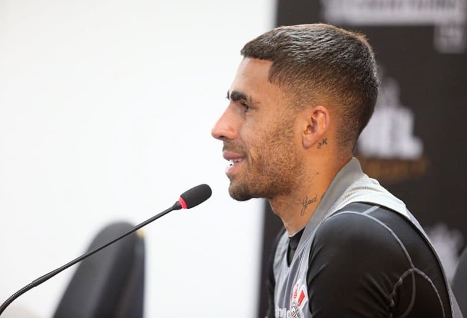 Gabriel celebra período sem cartões no Corinthians: ‘Não sou desleal’
