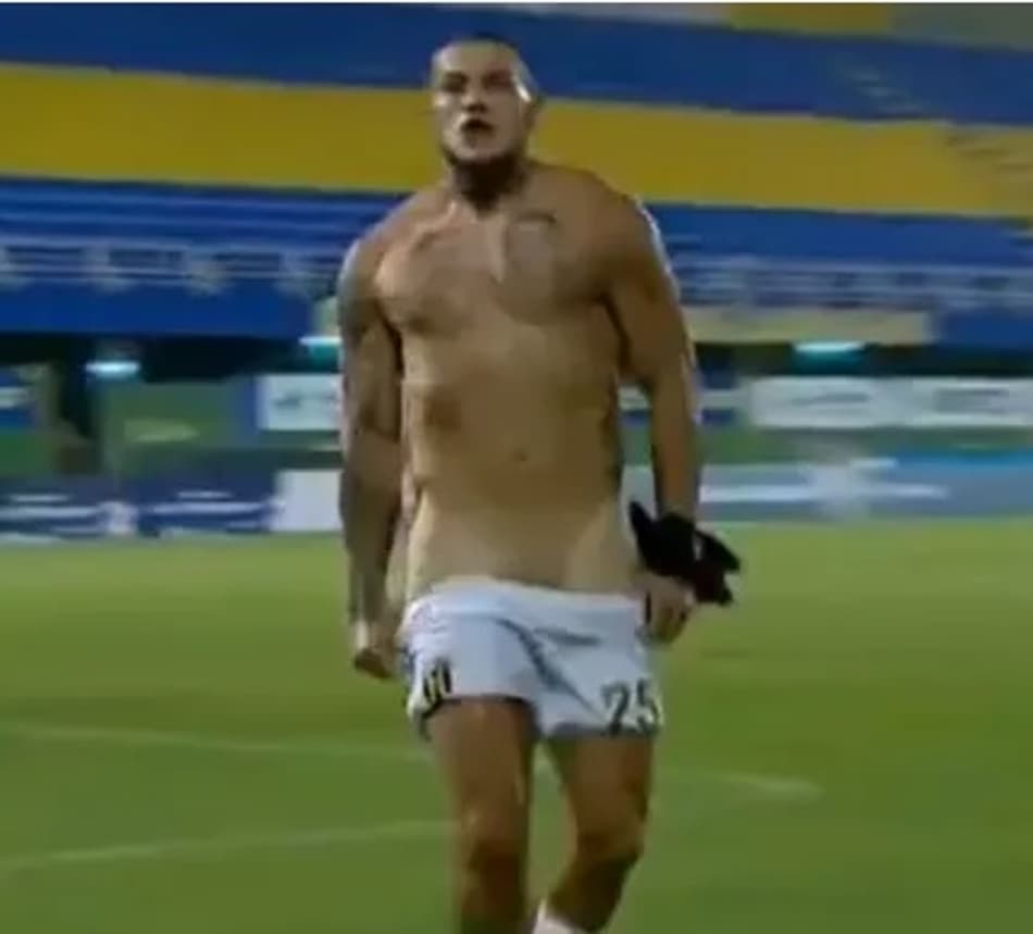 "Strip-tease"? Reforço do Flu, Bobadilla já protagonizou momentos alucinantes no futebol