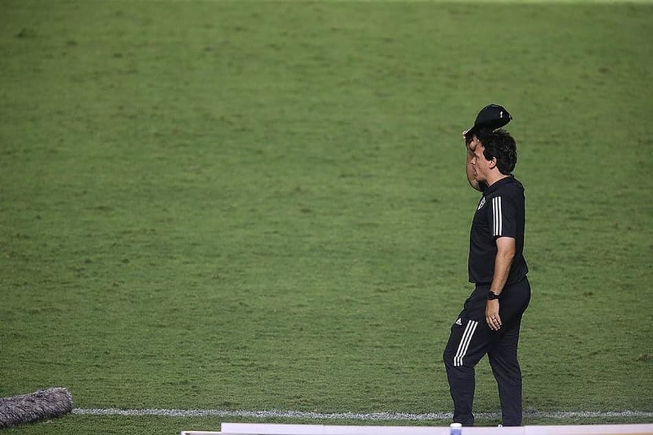 Diniz critica tempo de acréscimo: 'Invés de sete minutos, ele deu três'