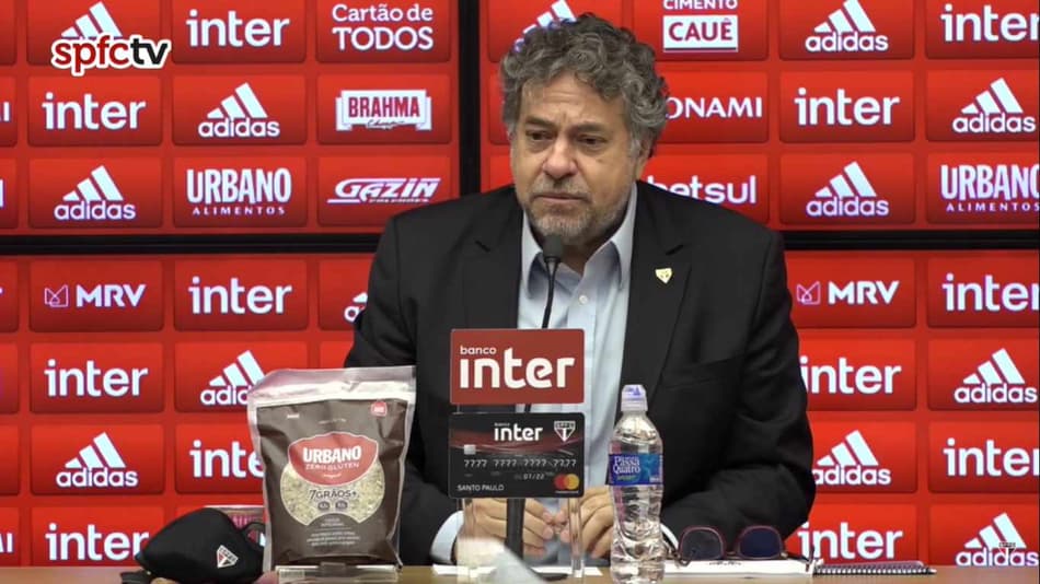 Casares explica hierarquia e planos de contratar executivo de futebol