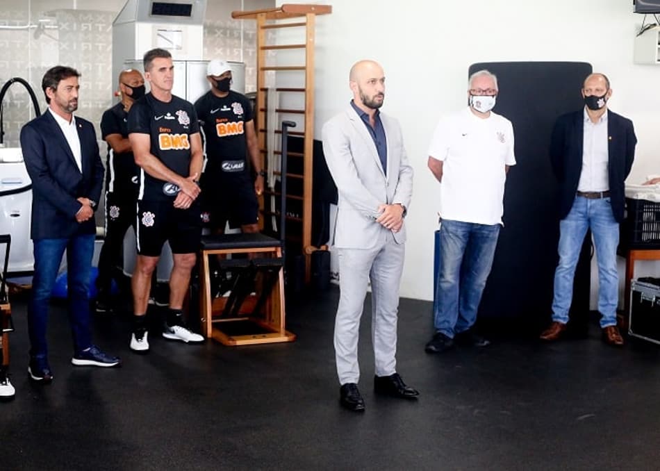 VÍDEO: Nova diretoria do Corinthians se apresenta e conversa com o elenco