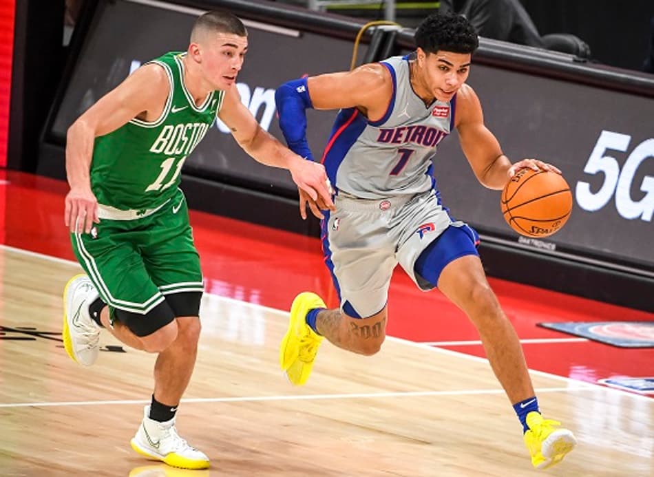 Novato, Killian Hayes sofre grave lesão no quadril