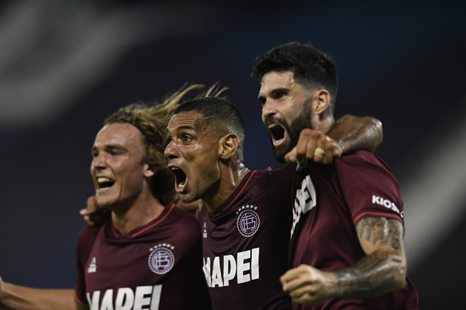 Lanús, fora de casa, abre vantagem contra o Vélez Sarsfield na Sul-Americana