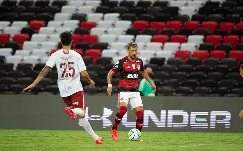 Arrascaeta desabafa após derrota no Fla-Flu: ‘Tem que sair com vergonha. Não merece ser campeão’