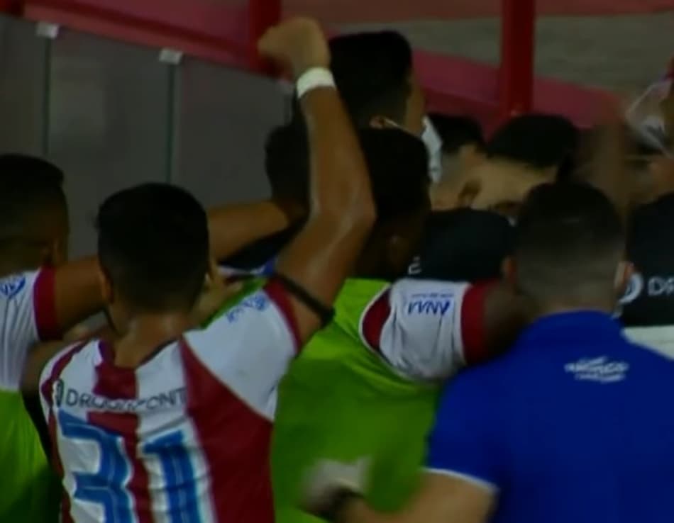 Náutico vence confronto direto contra o Paraná e deixa o Z4