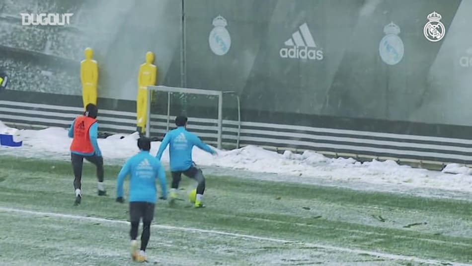 VÍDEO: Real Madrid treina sob forte tempestade de neve na Espanha