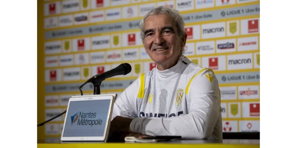 Maradona é citado em declaração infeliz de técnico francês