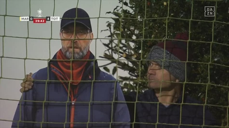 VÍDEO: Klopp ‘aparece’ em jogo do Tottenham e arranca risada da equipe de transmissão