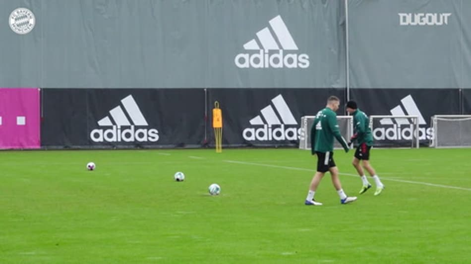 VÍDEO: Melhor que Neuer? Lewandowski vira goleiro em treino do Bayern