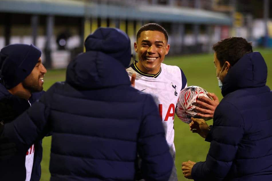 VÍDEO: Mourinho elogia Carlos Vinícius após hat-trick na Copa da Inglaterra