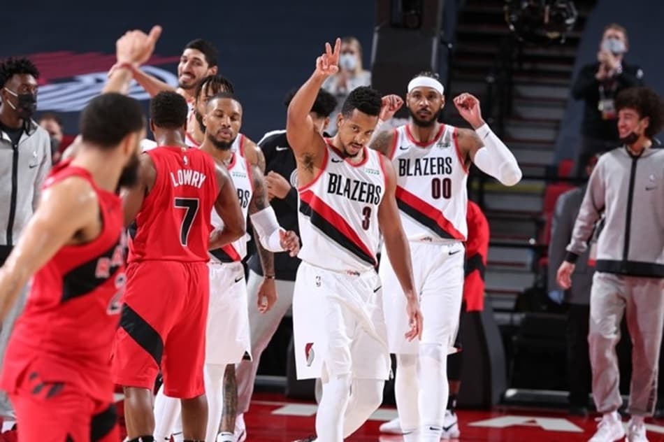 CJ McCollum comanda virada e Blazers afunda Raptors