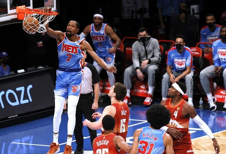 Sem Irving, Durant brilha e comanda virada sobre Nuggets