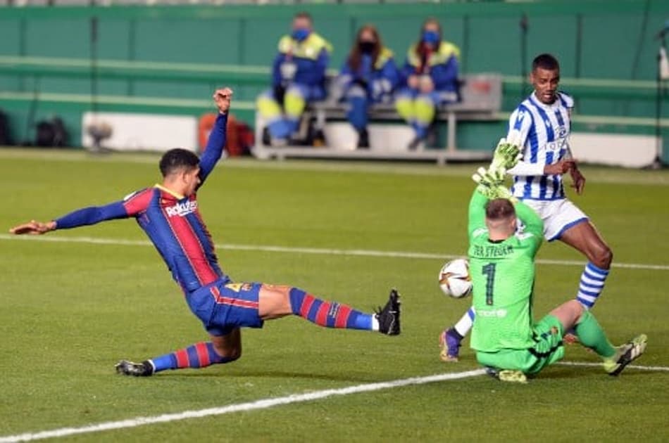 Ter Stegen salva o Barcelona na Supercopa; veja milagres do goleiro
