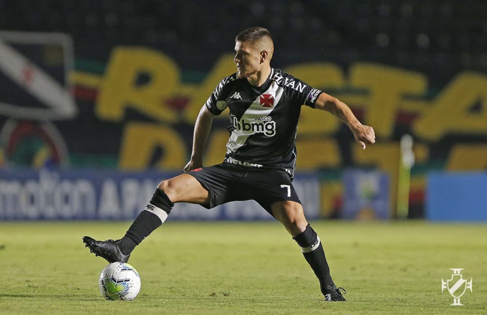 Leonardo Gil, ex-Vasco, brilha no Chile e ‘agita’ mercado e pode voltar ao Brasil