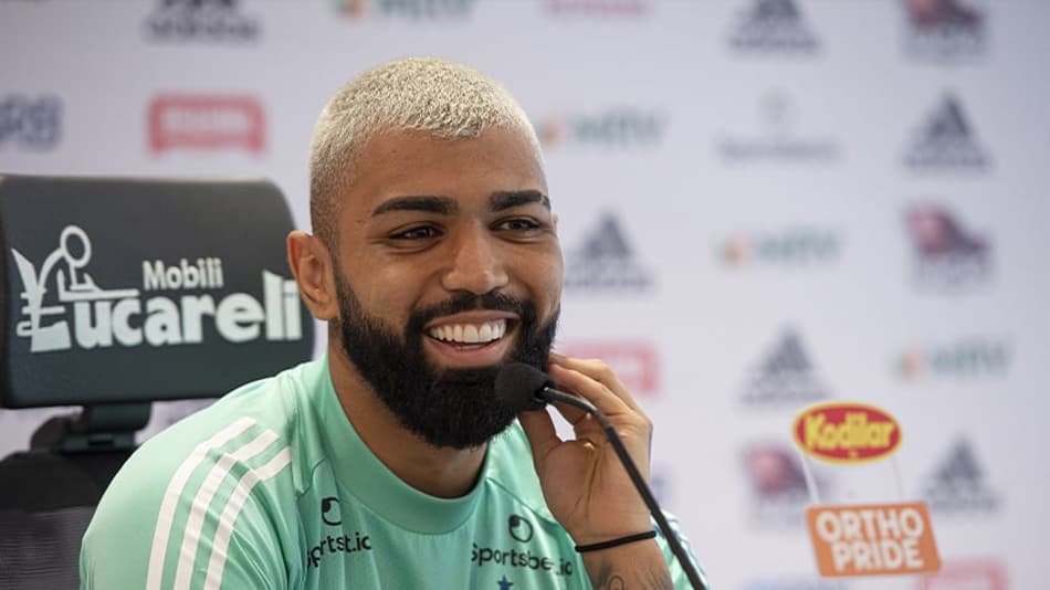 Gabigol dá risada ao responder sobre ‘panelas’ no Flamengo; assista