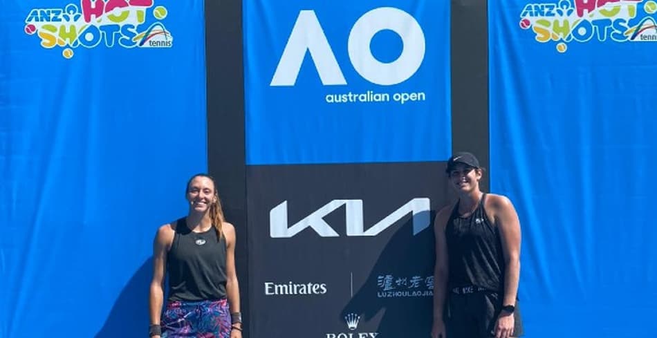 Luisa Stefani faz primeiro treino no Australian Open: 'Incrível poder sair do quarto'
