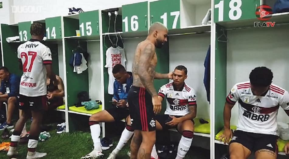 Alívio no vestiário: assista aos bastidores da vitória do Flamengo sobre o Goiás