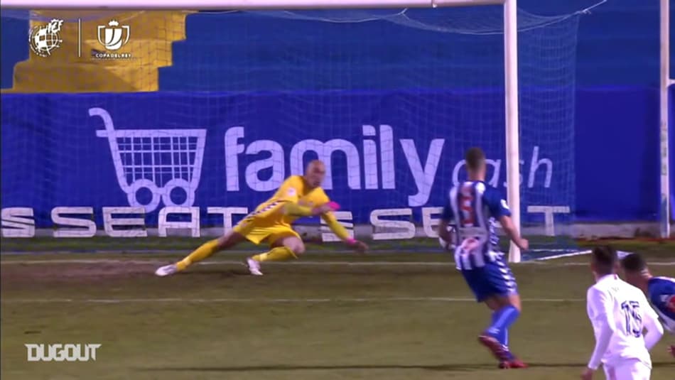 VÍDEO: Goleiro de 41 anos de time da Terceirona faz milagres e elimina o Real Madrid da Copa do Rei