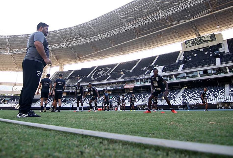 É a hora da base do Botafogo? Veja quem já teve chance com Eduardo Barroca