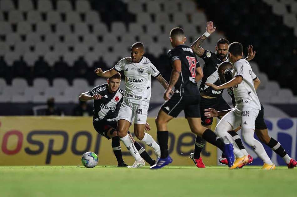 Vasco joga bem, vence o Atlético-MG e deixa a zona de rebaixamento