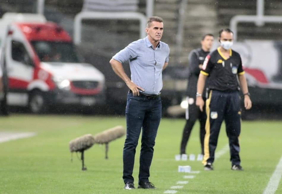 Mancini quer reequilibrar campanha do Corinthians por vaga na Liberta: ‘Não podemos nos abater’