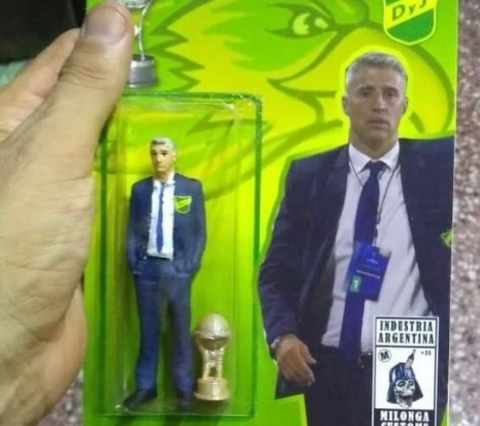 Treinador da Sul-Americana ganha homenagem inusitada; Confira