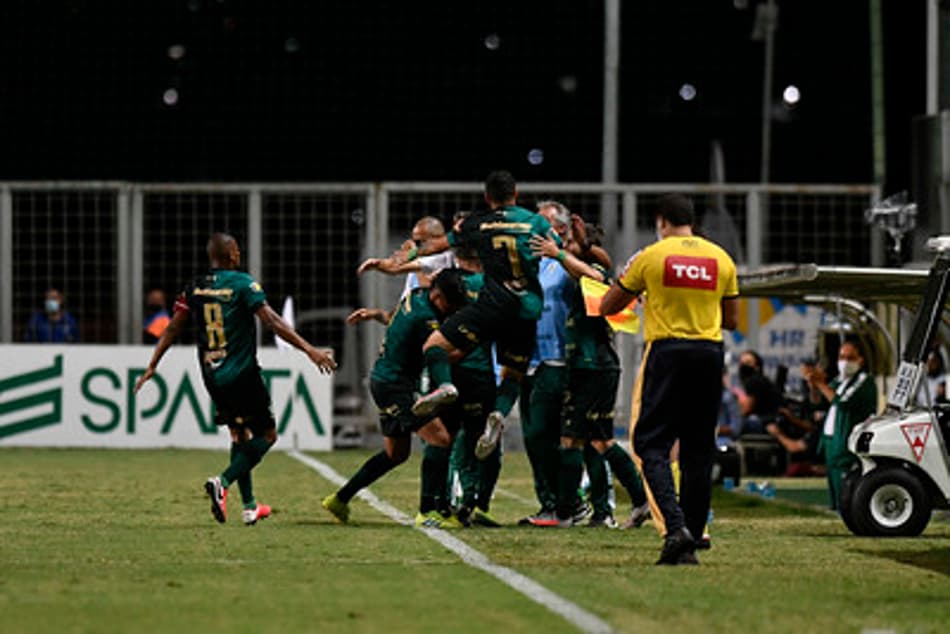 América-MG vence o Avaí, mas perde título da Série B por um gol