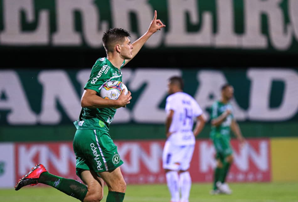 VÍDEO: Como foi a festa dos jogadores da Chapecoense no gramado da Arena Condá