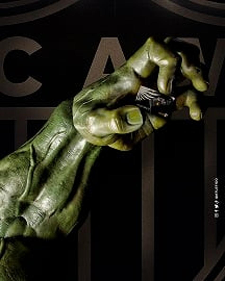 Vídeo: Hulk assina até 2022 e manda recado para a Massa: ‘Tô chegando’