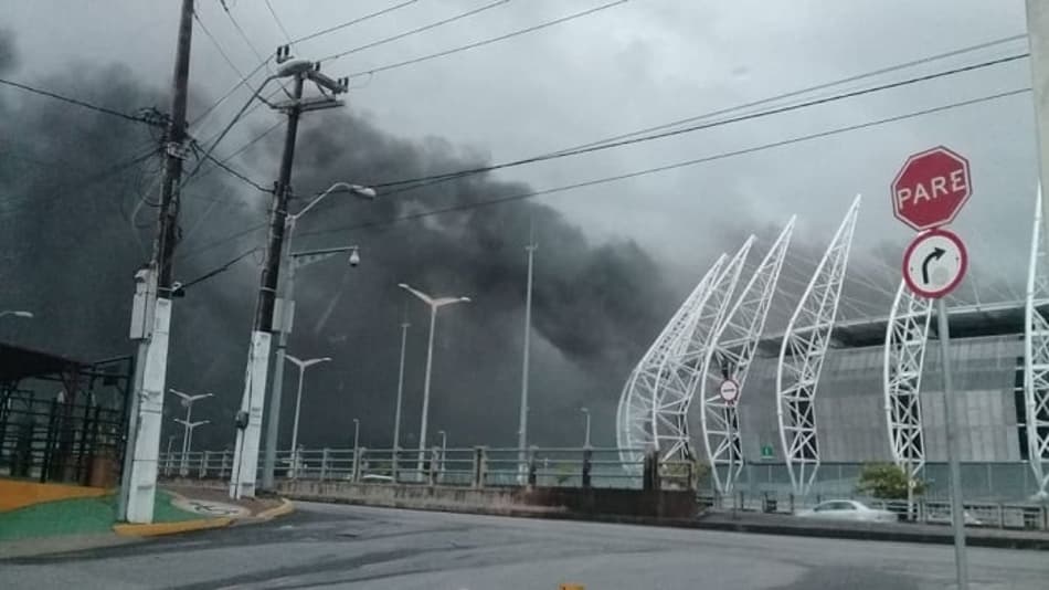 Cabine de rádio da Arena Castelão é atingida por incêndio
