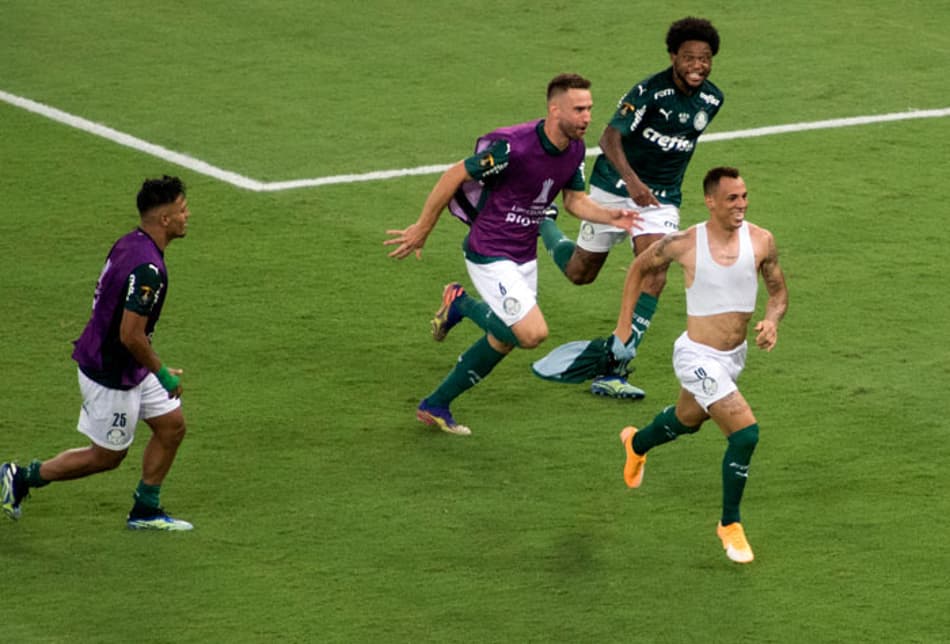 Breno Lopes marca nos acréscimos, Palmeiras vence o Santos e é novamente campeão da Libertadores!
