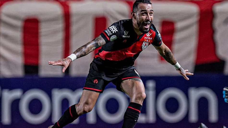 São Paulo sofre gol no fim, perde para o Atlético-GO e termina janeiro sem vitórias