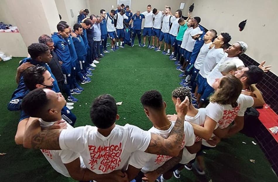 Veja os discursos de líderes do Flamengo e Ceni no vestiário antes da vitória sobre o Sport