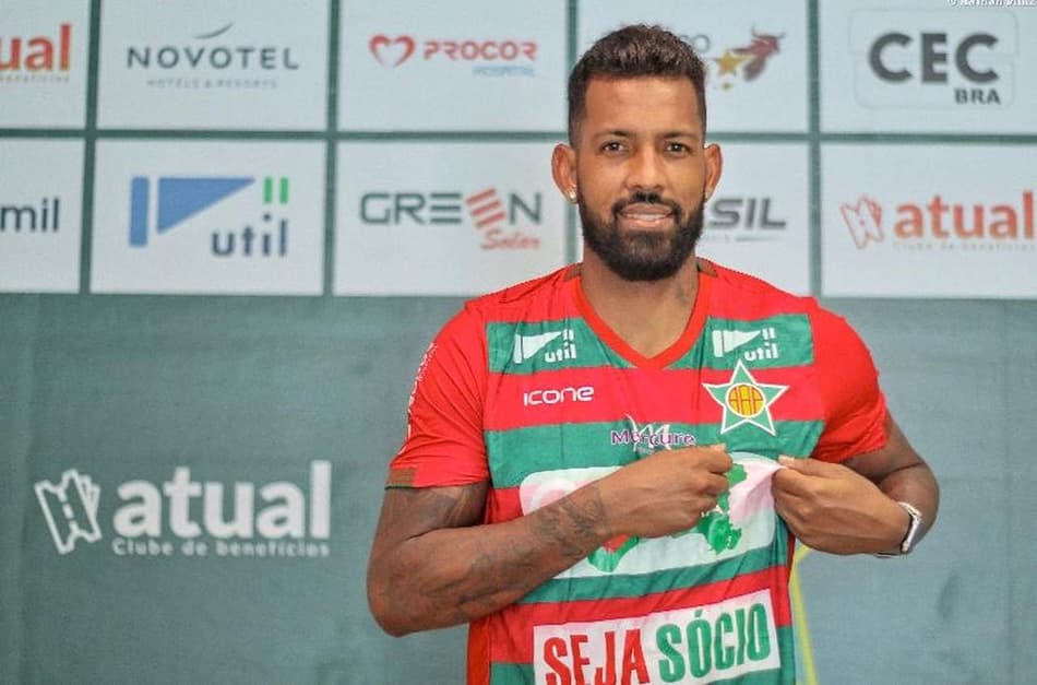 Everton Heleno acerta com a Portuguesa-RJ e espera grande ano no clube