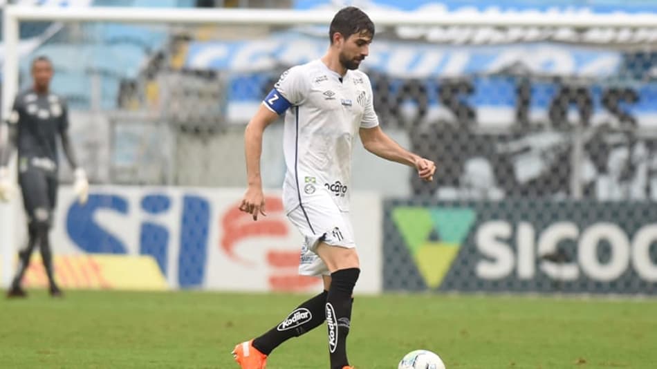ATUAÇÕES: Bem na defesa e no ataque, Luan Peres é destaque do Santos contra o Grêmio
